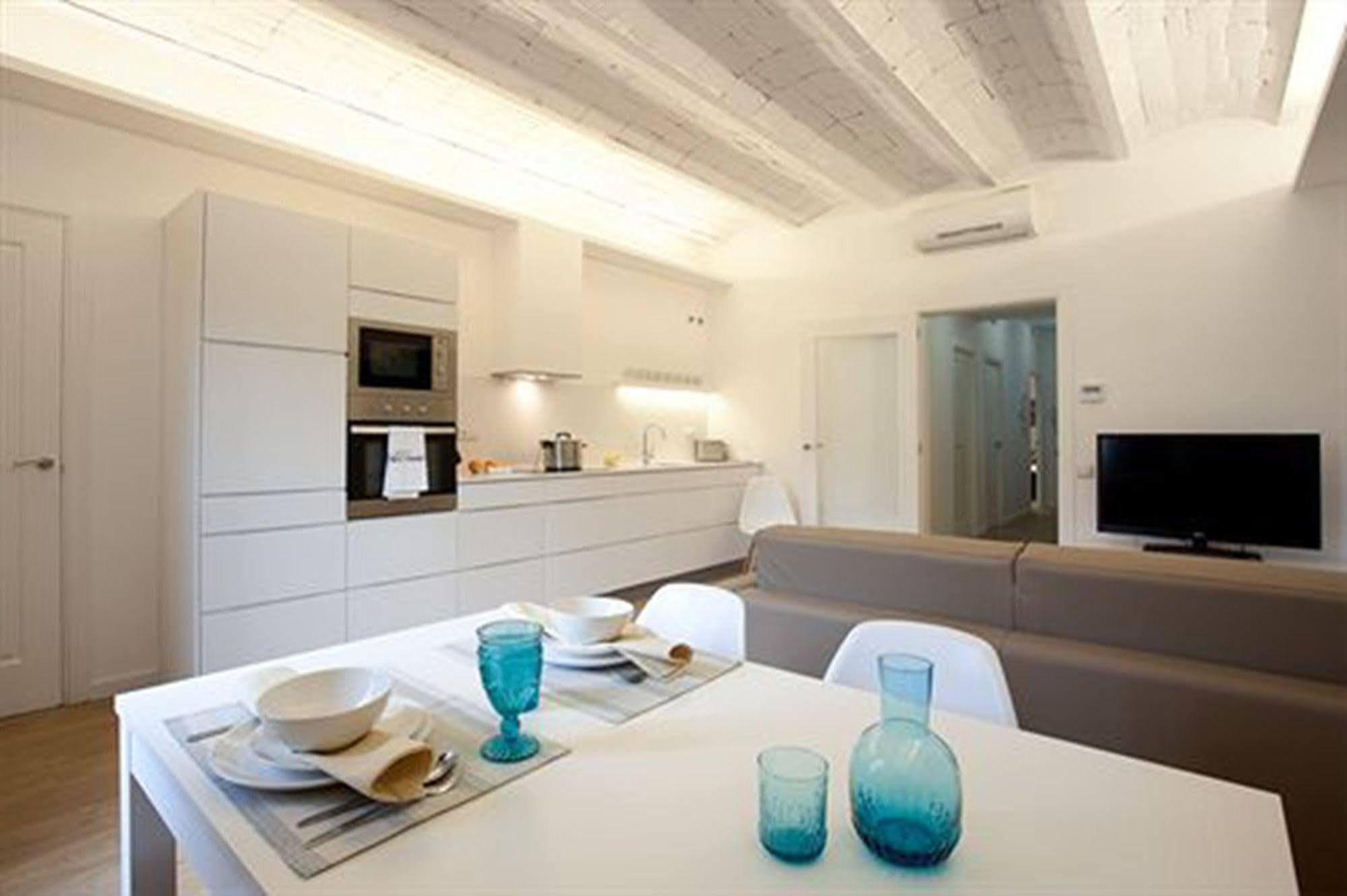 Rent Top Apartments Near Plaza De Catalunya Барселона Екстер'єр фото