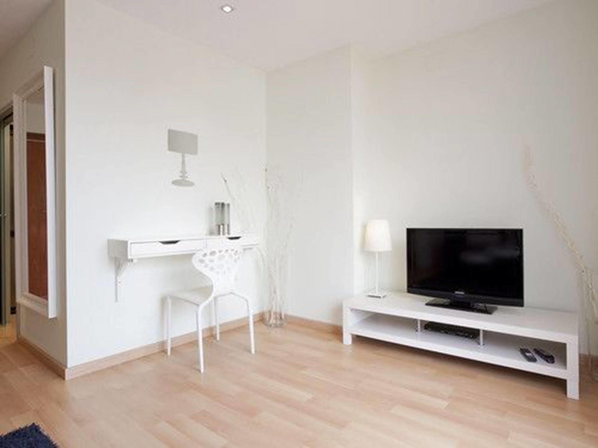 Rent Top Apartments Near Plaza De Catalunya Барселона Екстер'єр фото