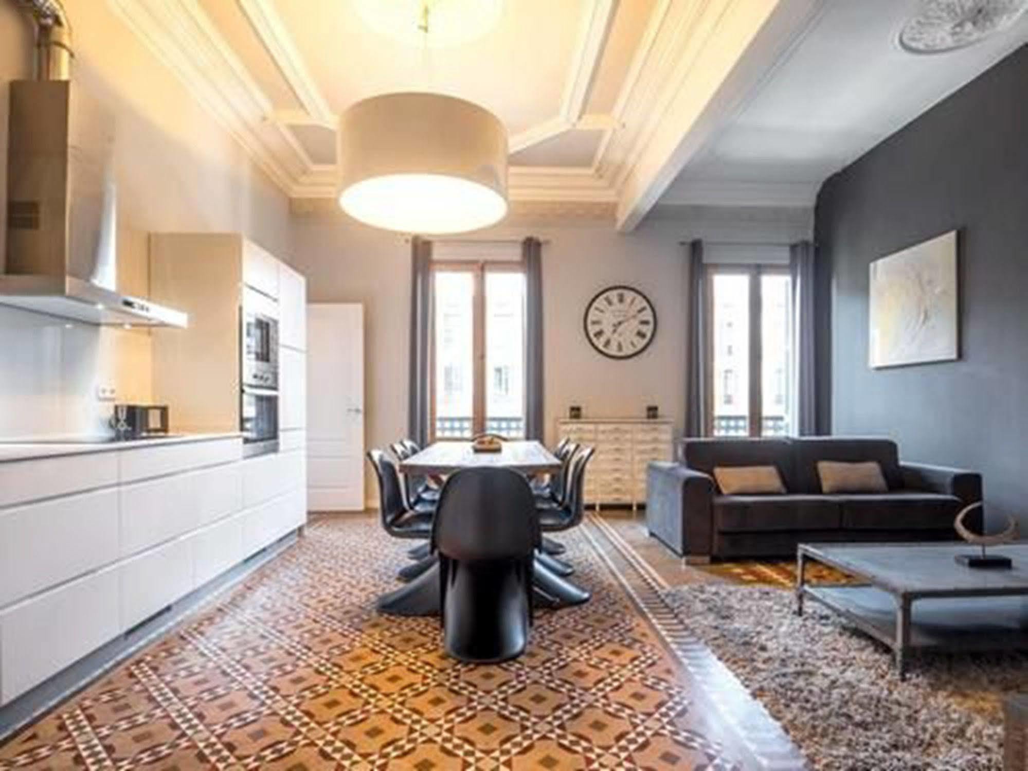 Rent Top Apartments Near Plaza De Catalunya Барселона Екстер'єр фото