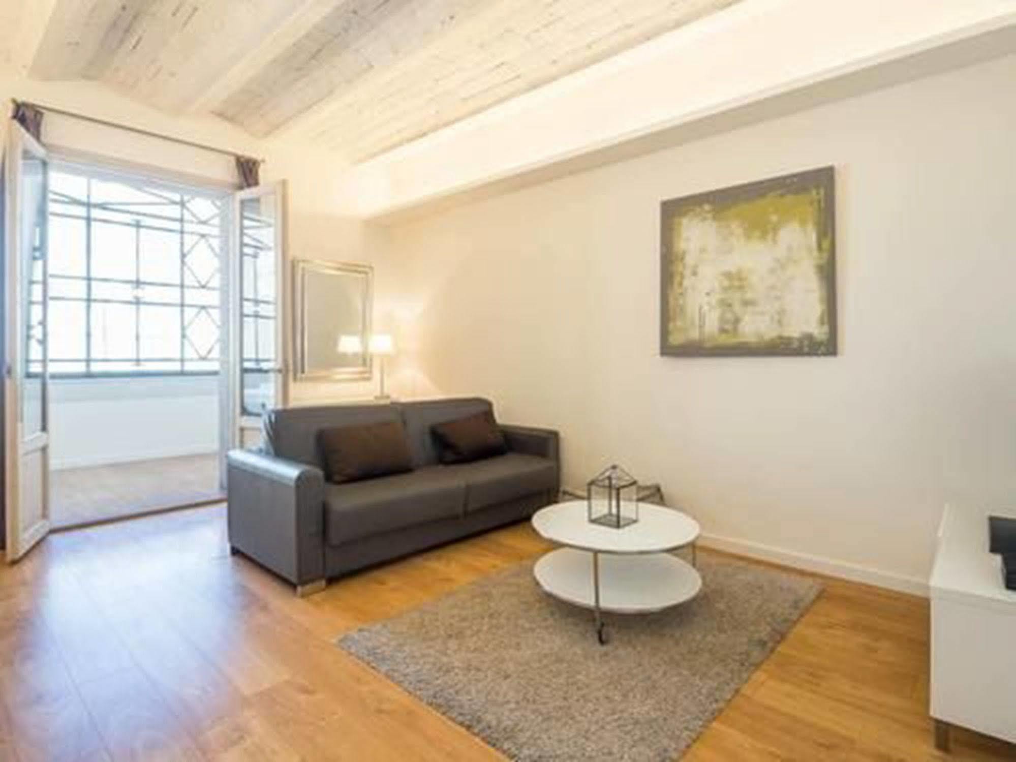 Rent Top Apartments Near Plaza De Catalunya Барселона Екстер'єр фото