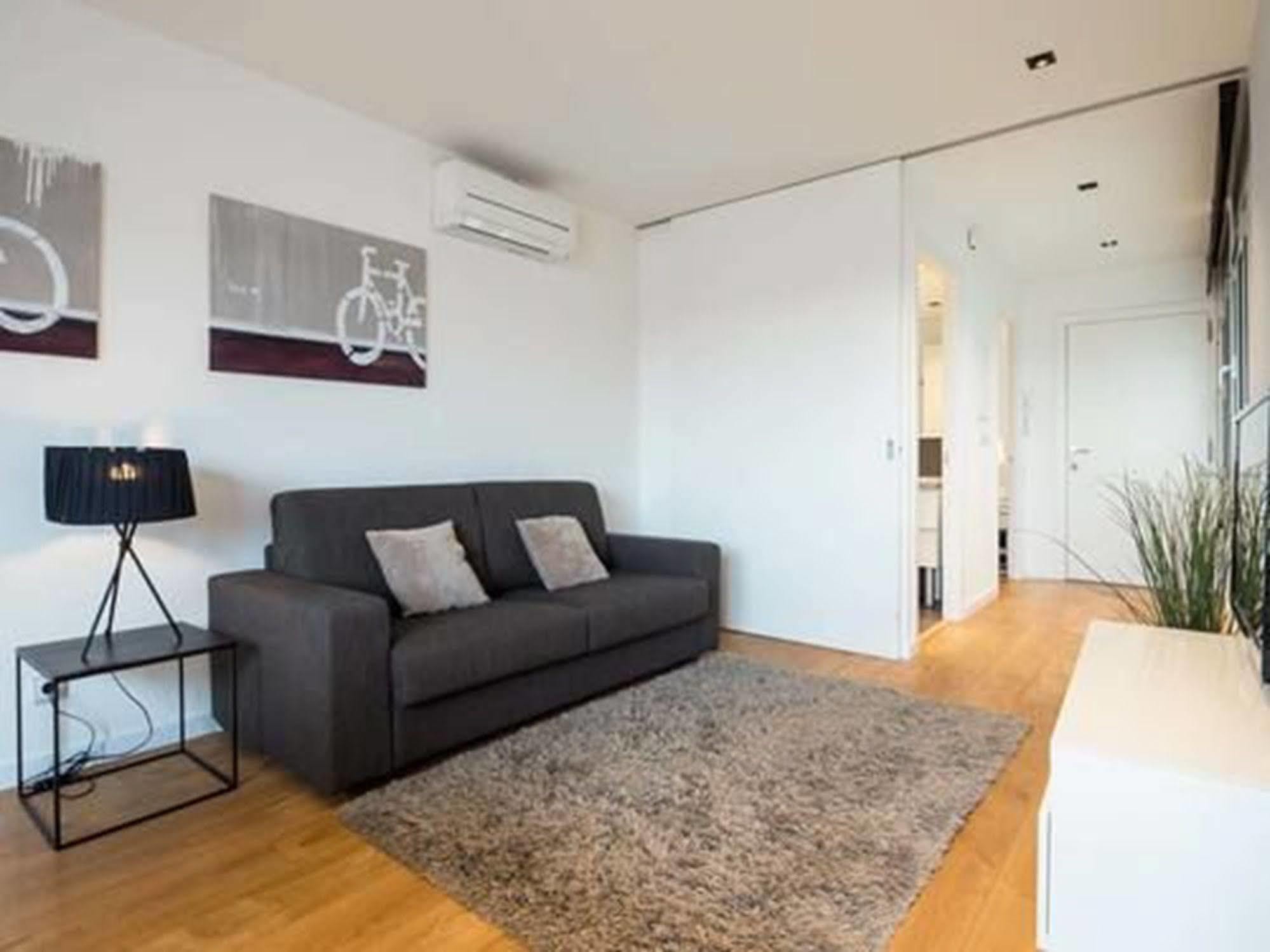 Rent Top Apartments Near Plaza De Catalunya Барселона Екстер'єр фото