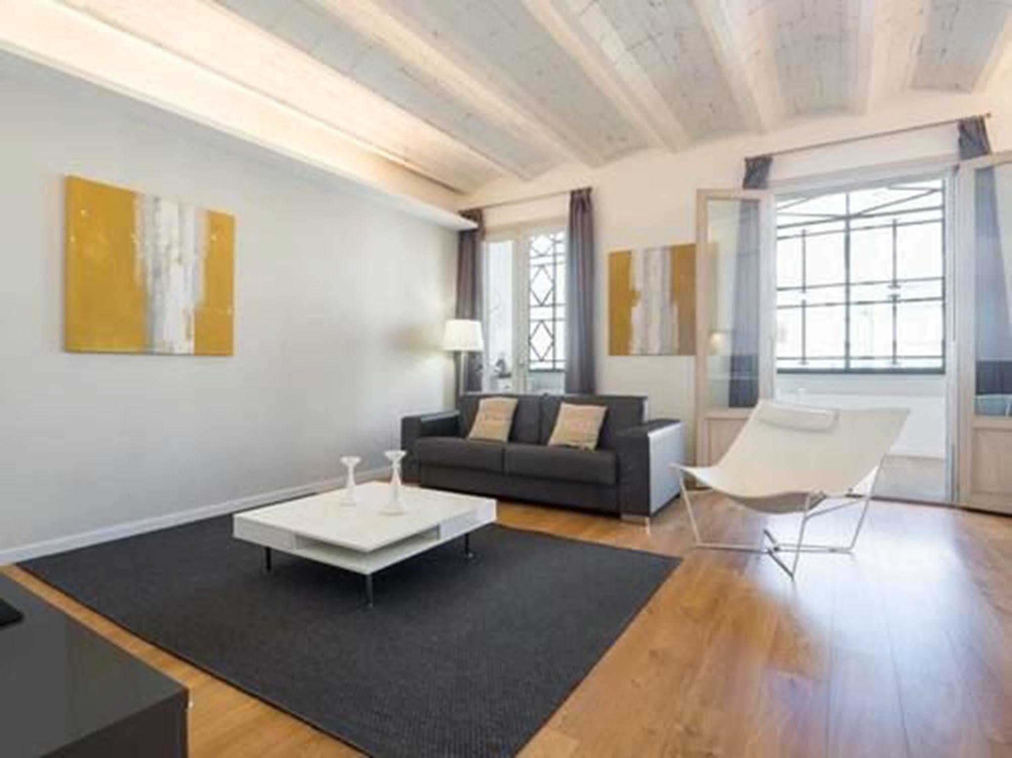 Rent Top Apartments Near Plaza De Catalunya Барселона Екстер'єр фото