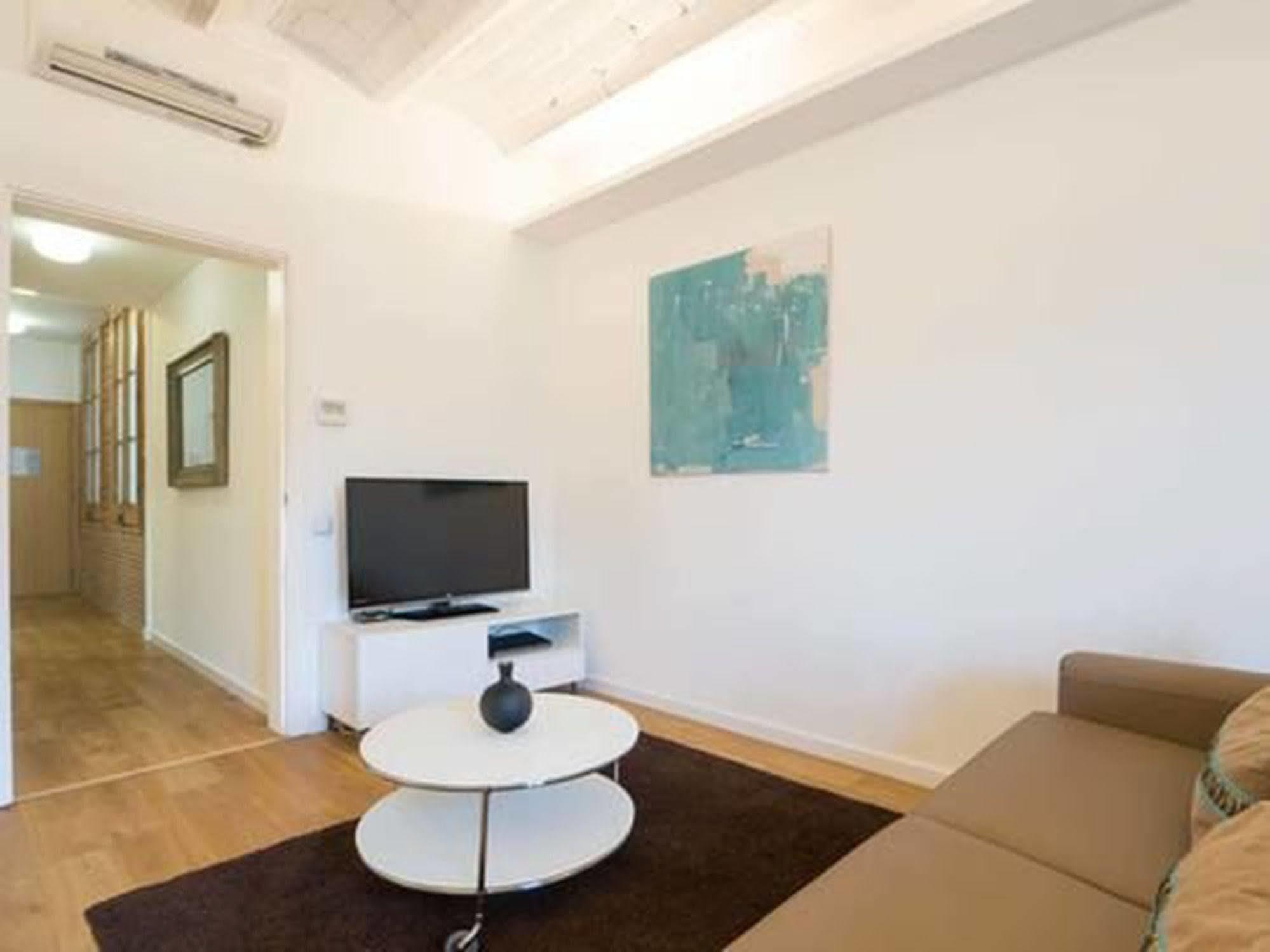 Rent Top Apartments Near Plaza De Catalunya Барселона Екстер'єр фото