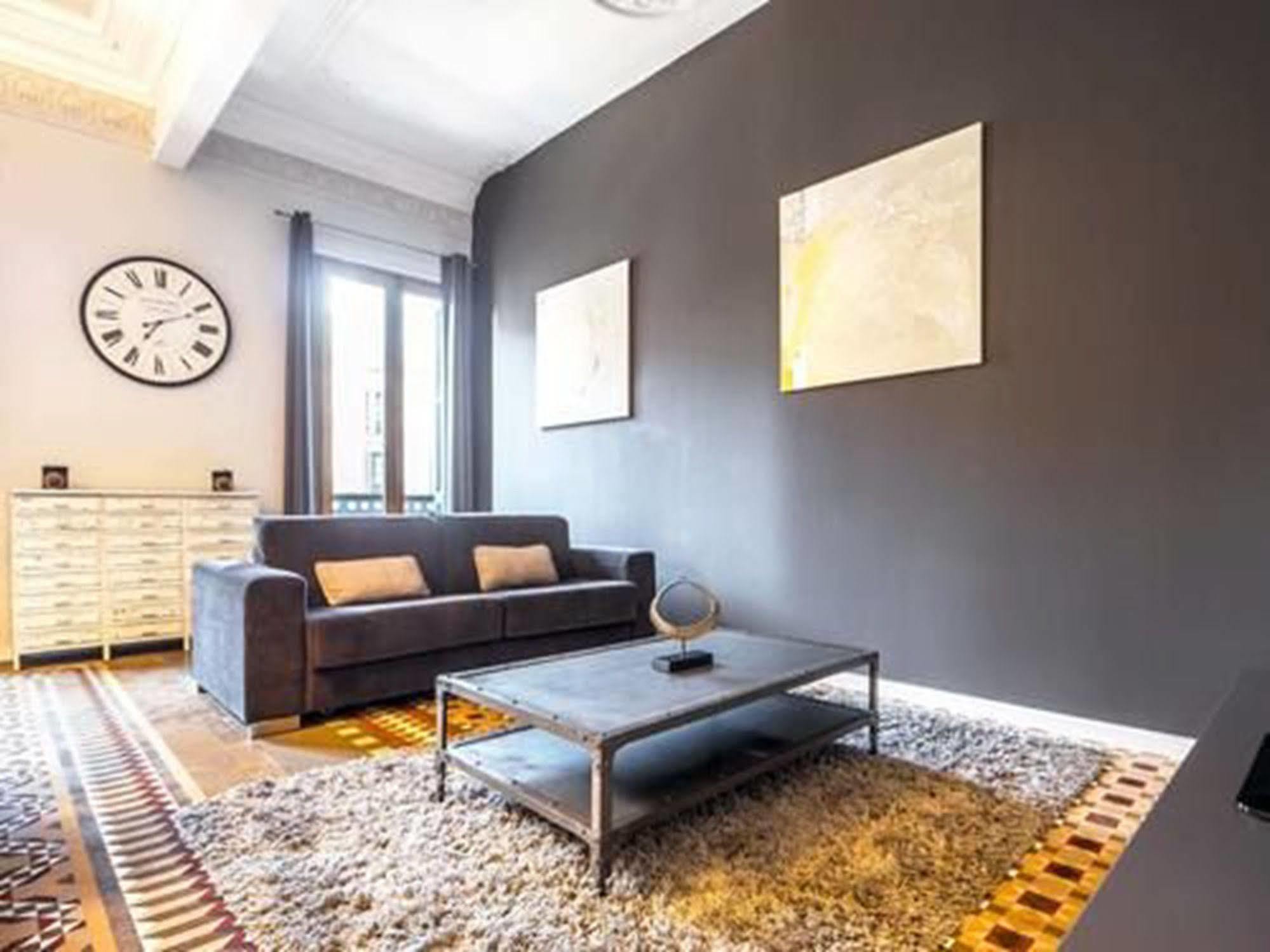 Rent Top Apartments Near Plaza De Catalunya Барселона Екстер'єр фото