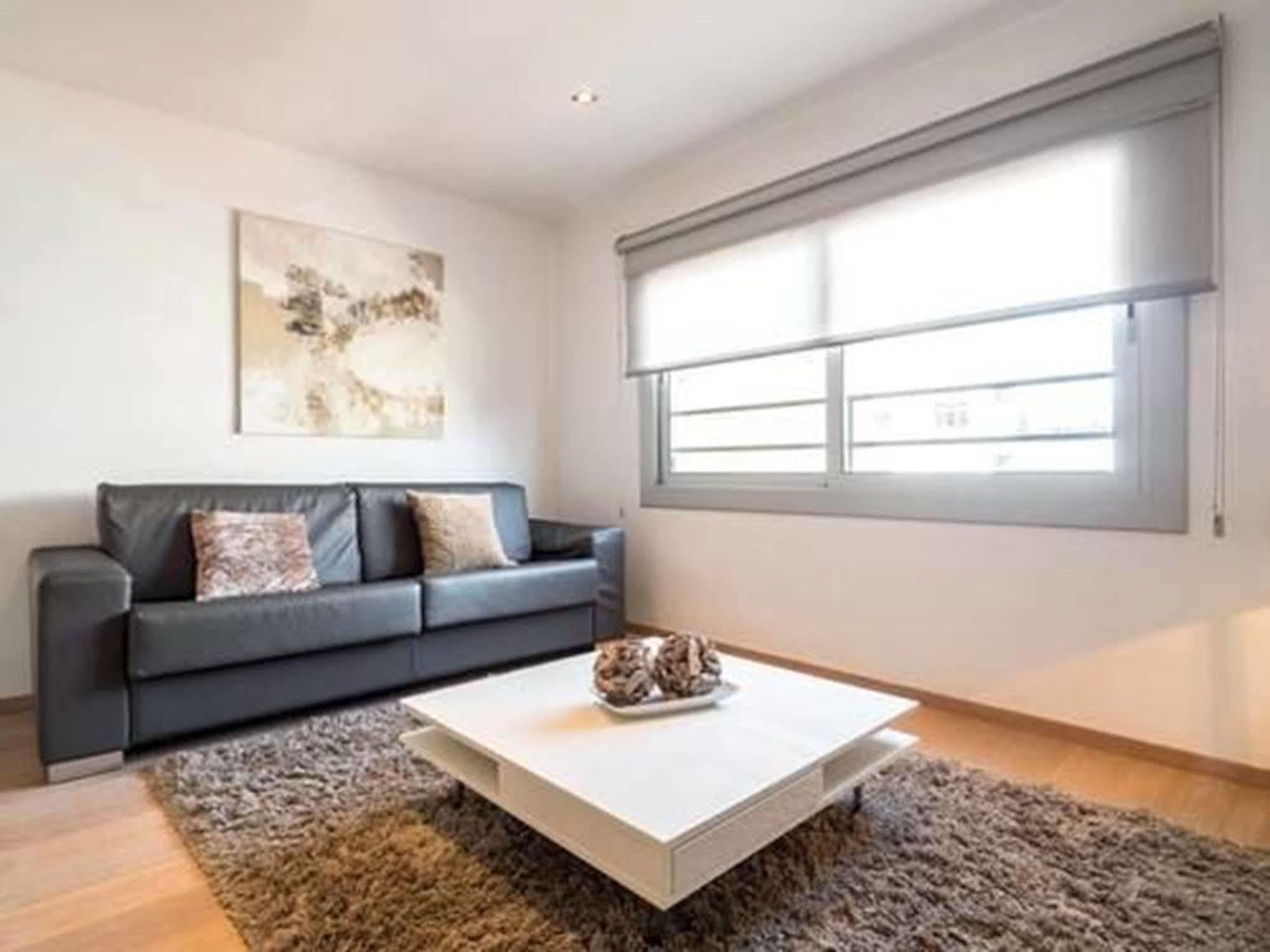 Rent Top Apartments Near Plaza De Catalunya Барселона Екстер'єр фото