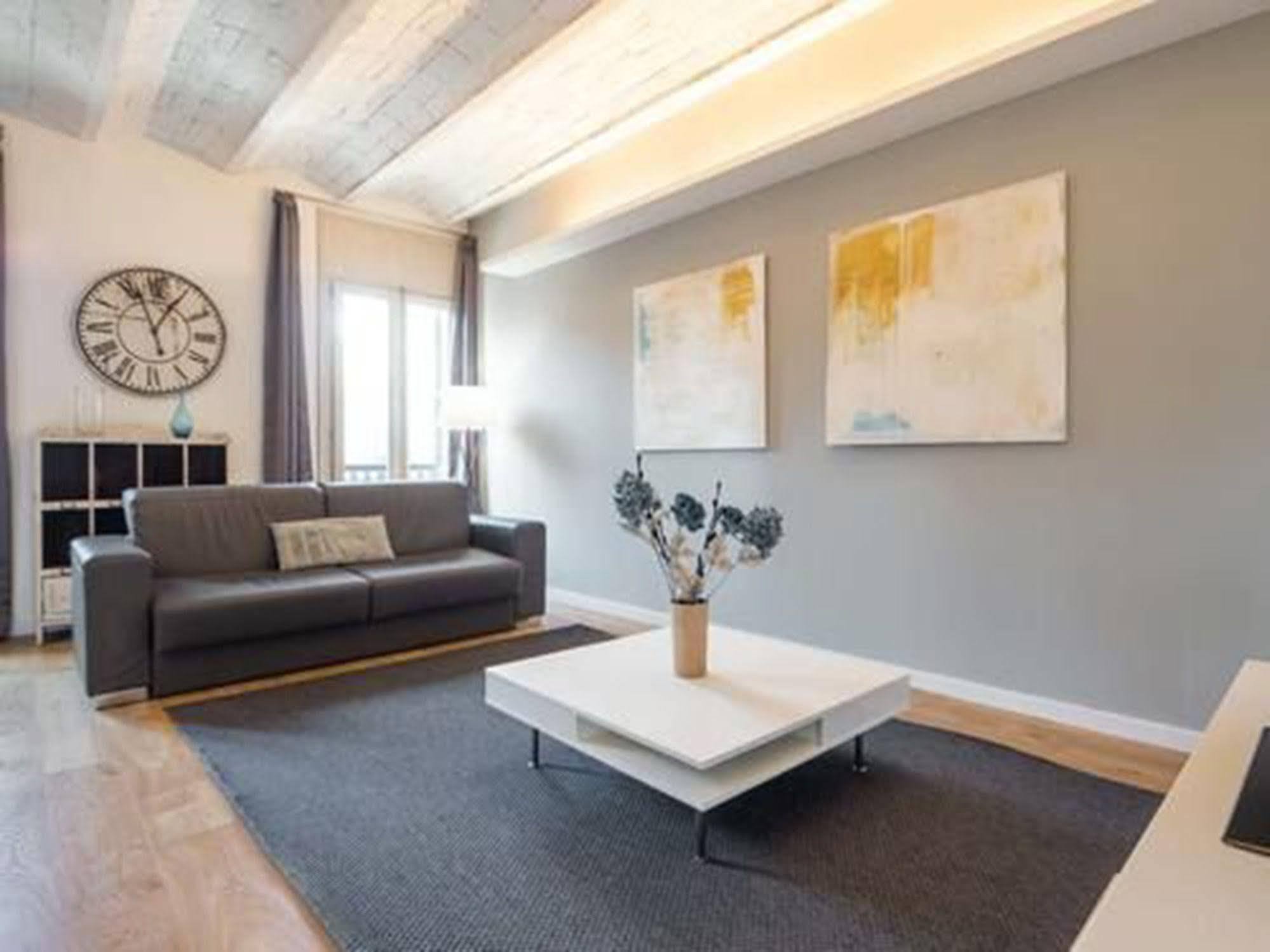 Rent Top Apartments Near Plaza De Catalunya Барселона Екстер'єр фото