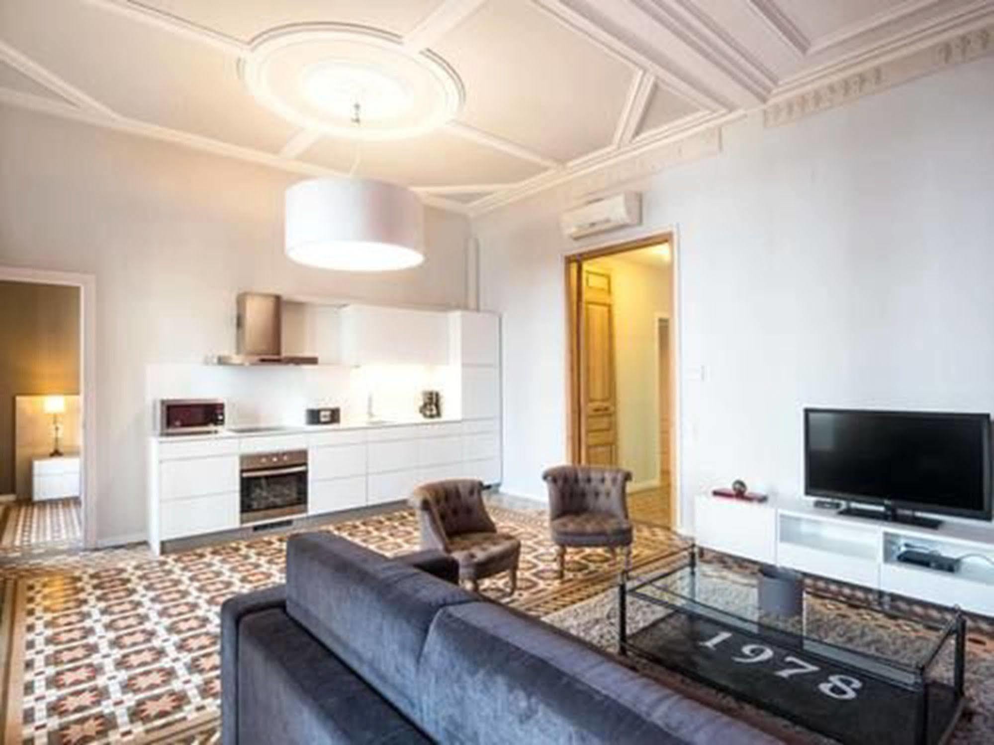 Rent Top Apartments Near Plaza De Catalunya Барселона Екстер'єр фото