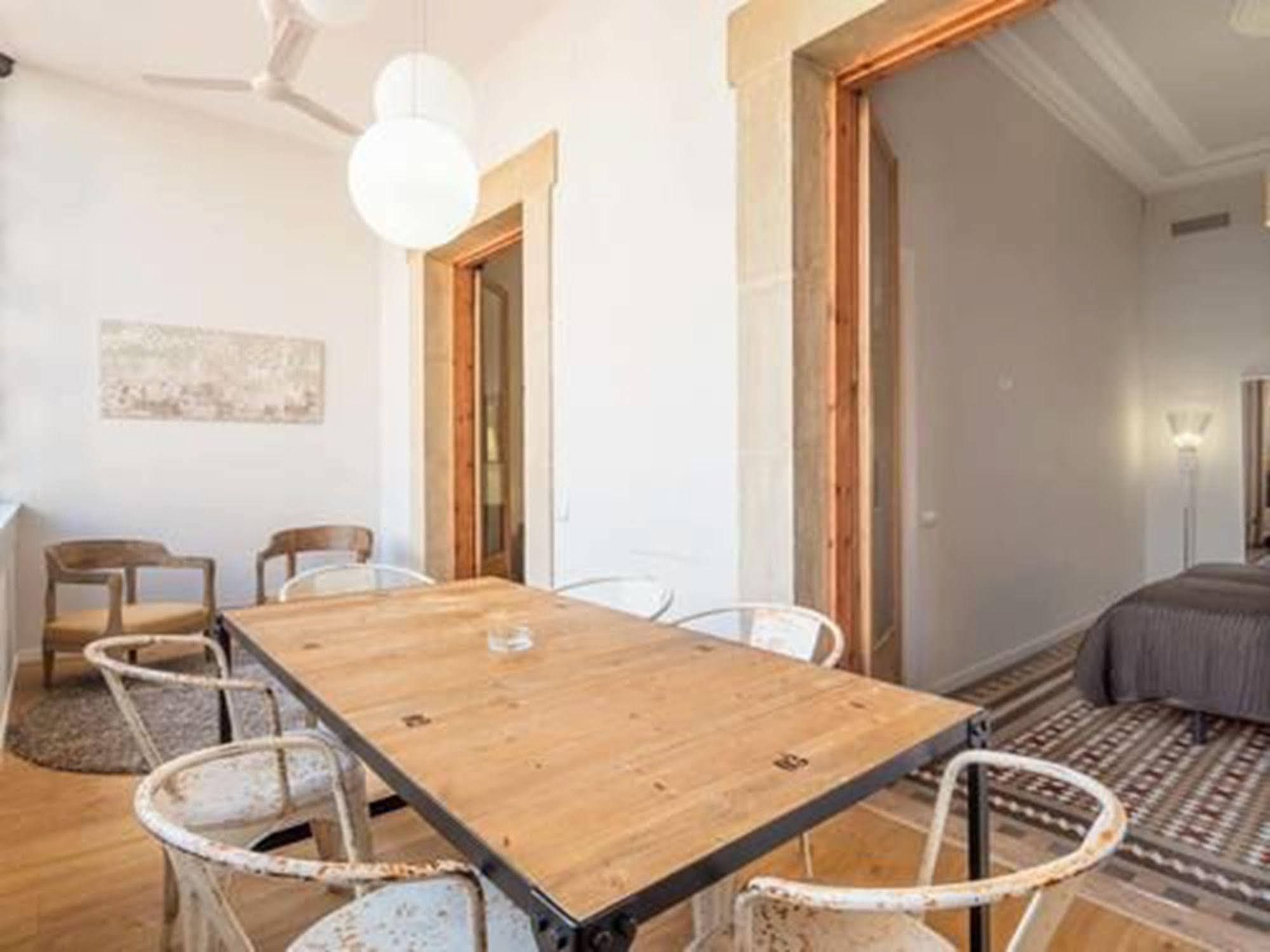 Rent Top Apartments Near Plaza De Catalunya Барселона Екстер'єр фото